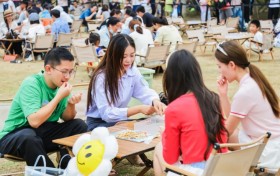 洽洽瓜子安全打底，合肥 北京两场活动解锁品牌年轻化新路径