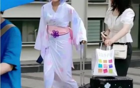 男子吐槽女子穿和服在景区拍照